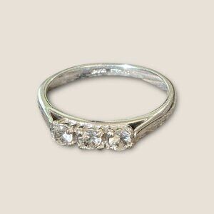 Avon Sterling Silver 3 Stone CZ Ring Size 6.75 Elegant Design